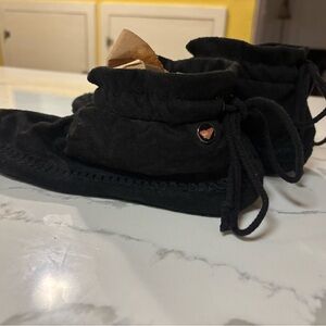 Roxy Soft sole Bootie, moccasin, Minnetonka style Women’s Size 7